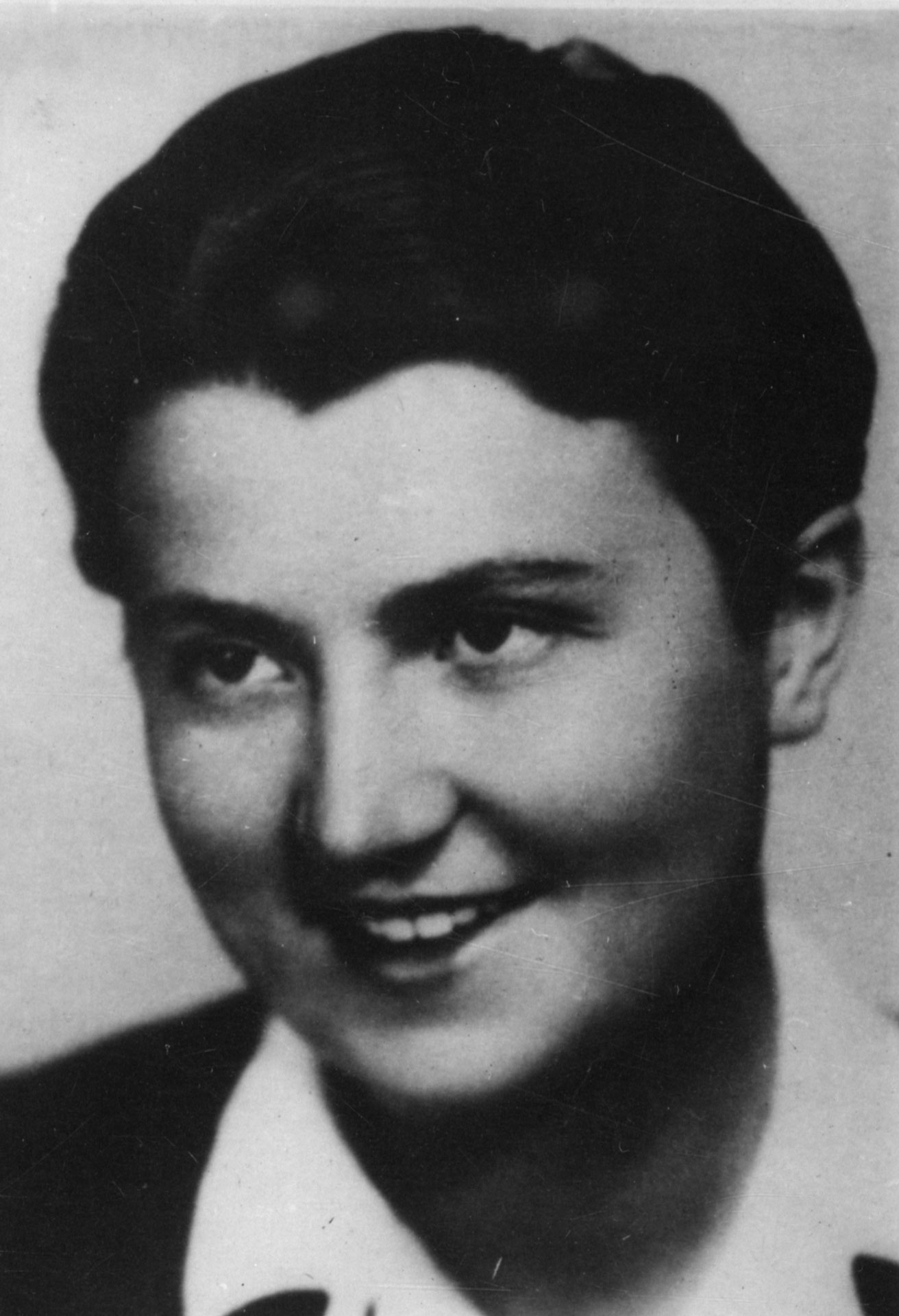 Coded obituary. Věra Hynkova-Vejvoda: a transnational biography of resistance